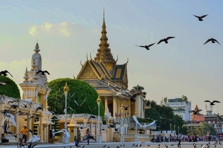 La vie urbaine à Phom Penh est paisible