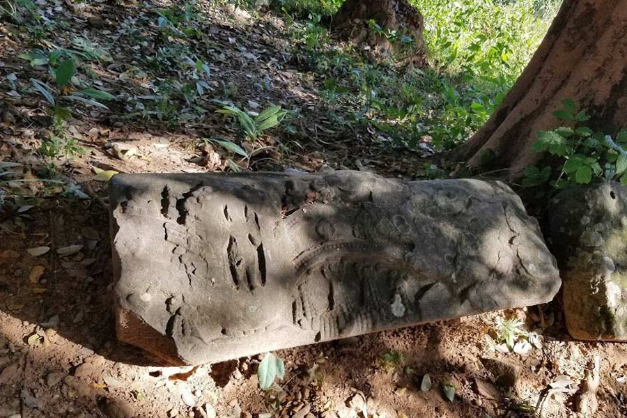 Vestige historique au Phnom Preah Theat