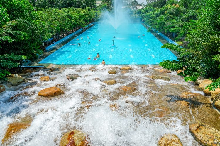 La piscine du parc écologique de Thuy Chau