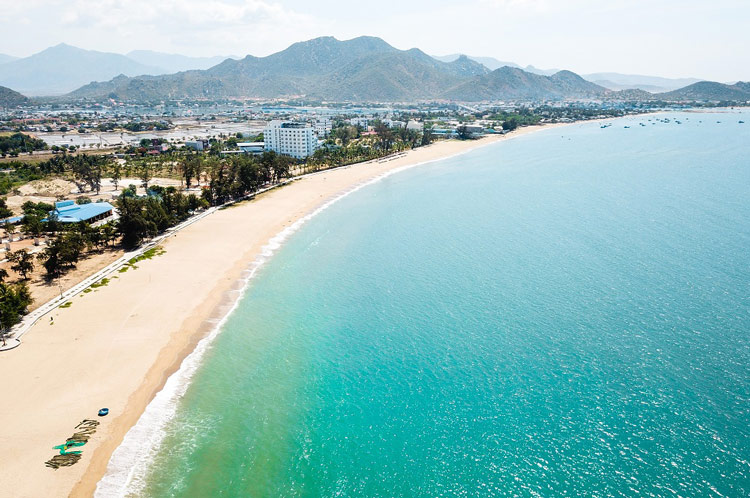 La plage de Ninh Chu est un paradis touristique qui attire les touristes