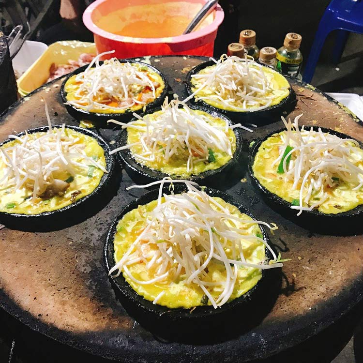 Le Banh Can Banh Xeo est un plat rustique mais populaire auprès de nombreux convives.