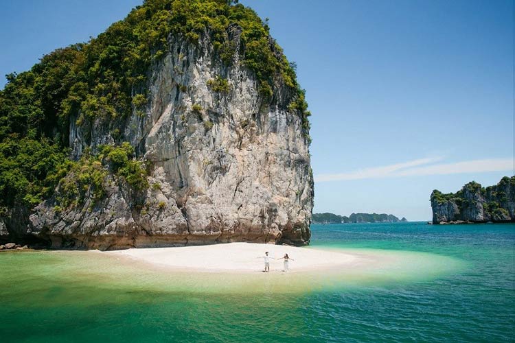 Les plages de la baie de Lan Ha sont calmes et paisibles