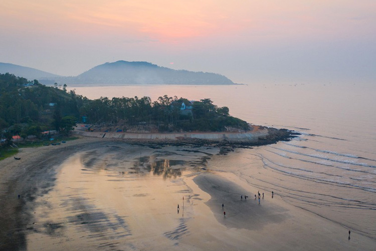 La beauté sauvage de la plage de Quynh Nghia