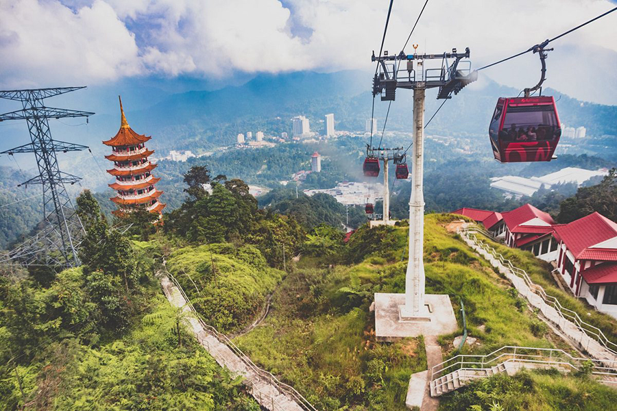 Téléphérique de Genting offre une vue spectaculaire sur les montagnes