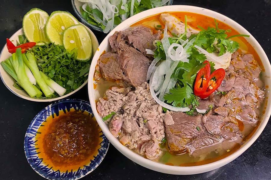 Meilleurs plats pour le petit-déjeuner au Vietnam - Bun bo Hué