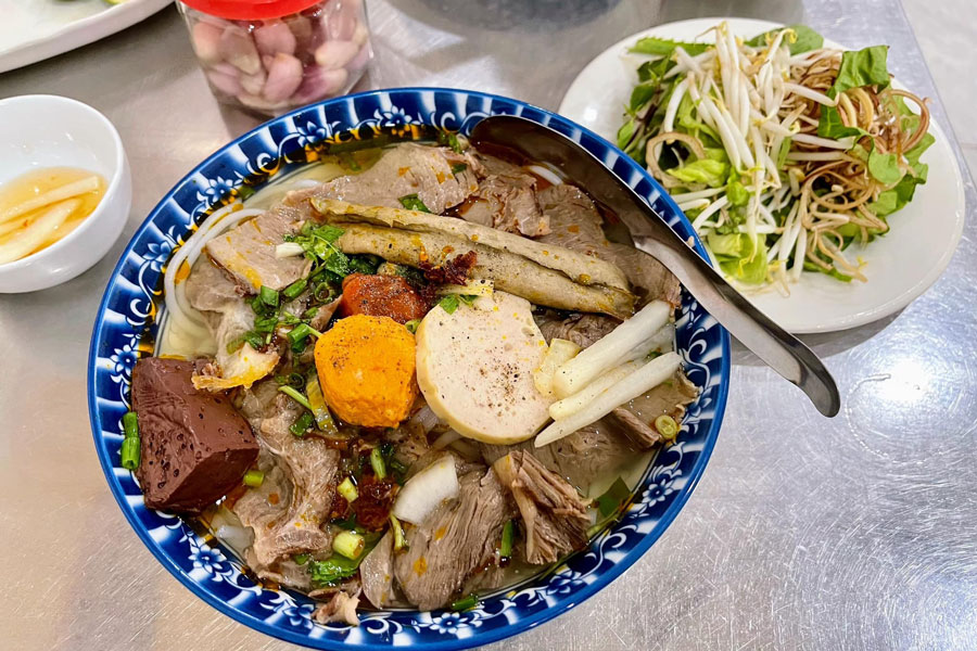 Top 5 plats recommandés par des chefs Michelin à déguster absolument au Vietnam