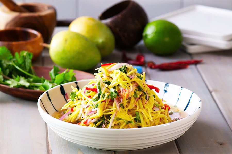 Salade de mangue verte est l'un des meilleurs plats végétariens à Phnom Penh