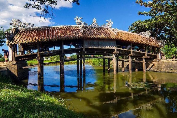 L'architecture ancienne et unique du pont de tuiles