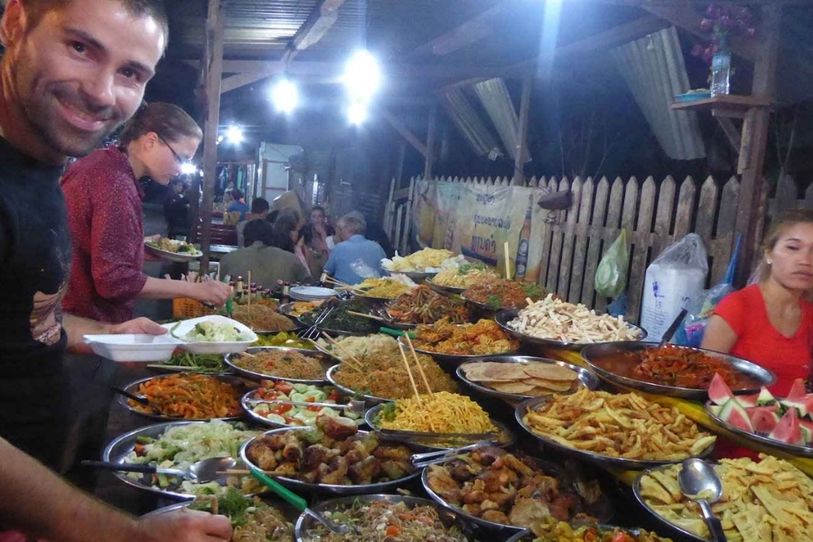 Street food au Laos : guide des meilleures spécialités à déguster