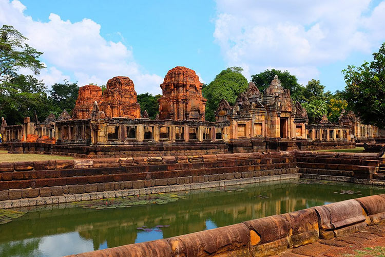 Propos du Prasat Muang Tam