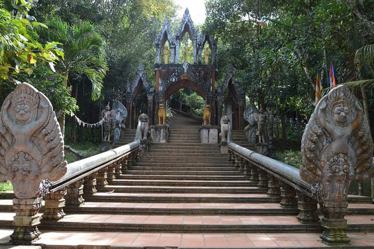 Pagode de Preah Ang Thom au Parc National de Phnom Kulen