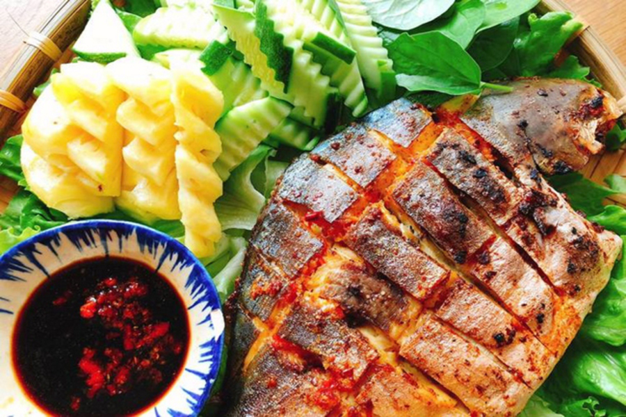 Le poisson de rivière grillé est une des réponses classiques à la question que manger à Pu Luong