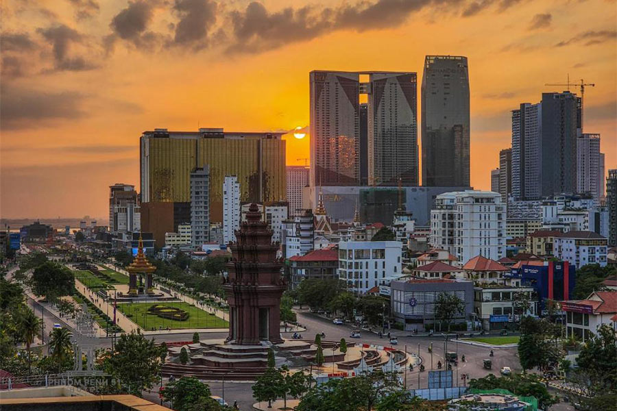 La vie à Phnom Penh est à la fois moderne et traditionelle