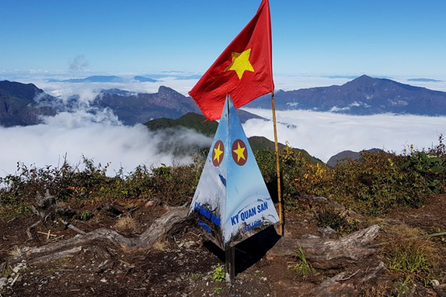 Au sommet du Ky Quan San, l’un des plus beaux treks du nord du Vietnam