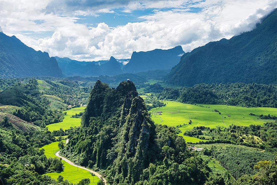 Parc national de Phou Hin Poun offre des routes de trekking merveilleuses