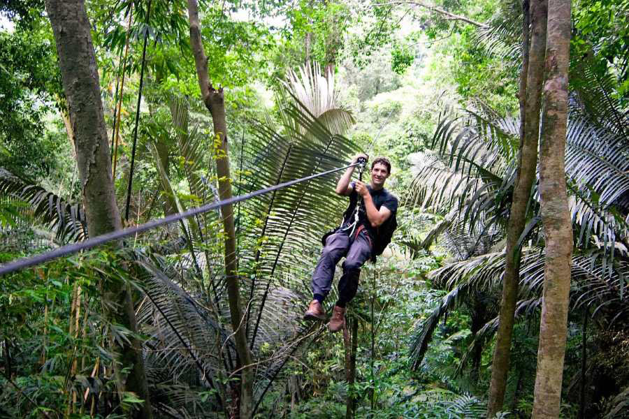 Faire le zipline dans la réserve naturelle de Bokeo