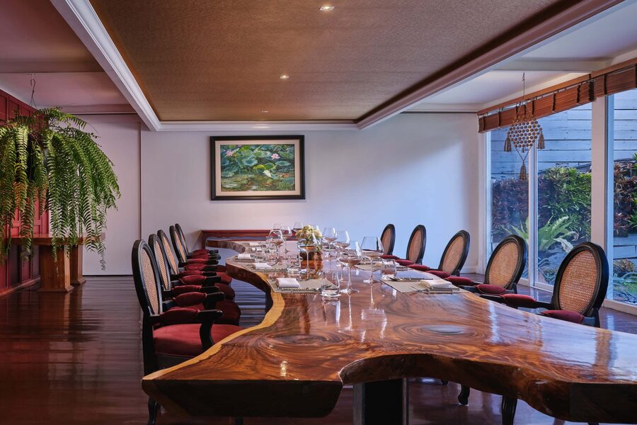 R-Haan est un des restaurants étoilés Michelin à Bangkok qui incarne l’élégance de la gastronomie thaïlandaise traditionnelle