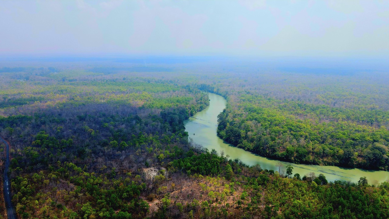 La rivière de Serepok traverse le parc nation de Yok Don