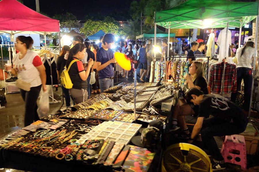 Le marché nocturne à Sa Kaeo