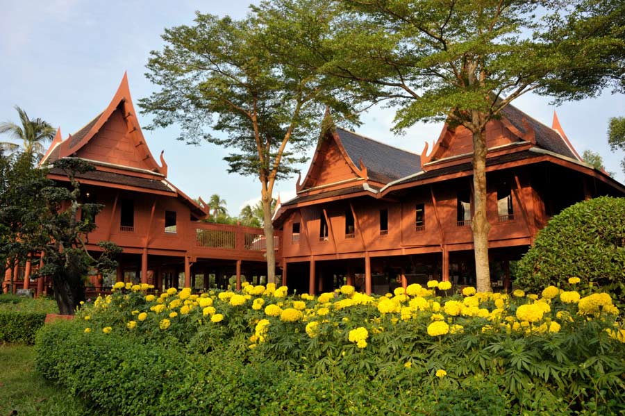 Le parc commérotatif histoirque du roi Rama II à Samut Songkhram 