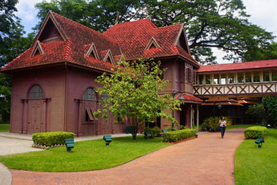 Maisons à architecture mixte au Palais Sanam Chandra