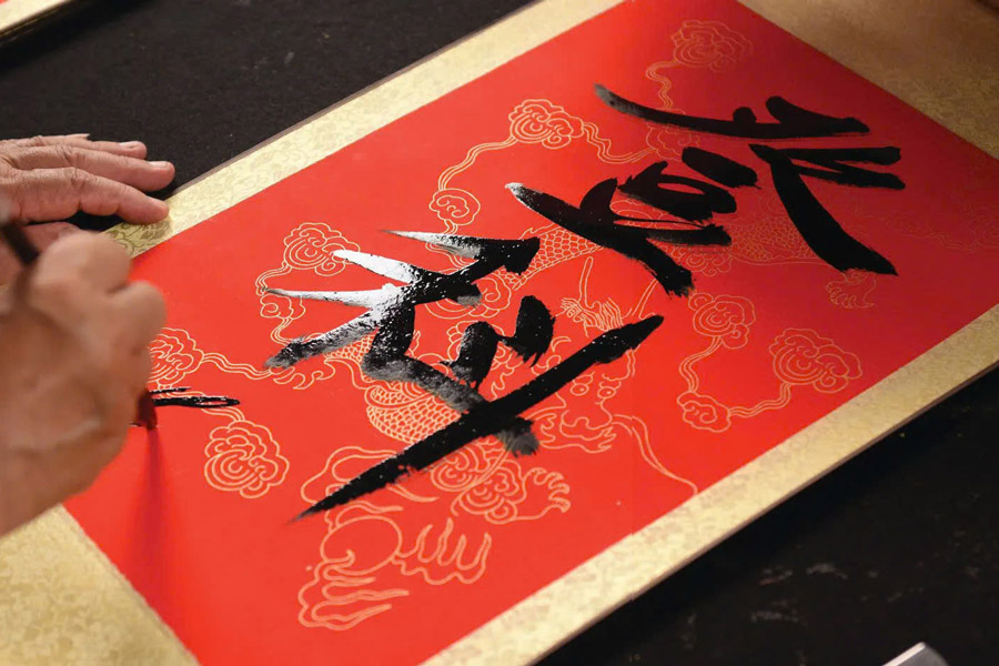 Sanctuaire Chao Mae Kow Leng Jee : souhaits sur papiers rouges pour chance et bonheur