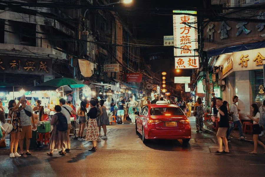 Explorez Yaowarat et le Sanctuaire Chao Mae Kow Leng Jee, un lieu de culture et de spiritualité