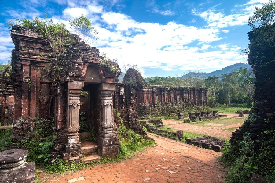 Le sanctuaire de My Son est situé à 40km de la vieille ville de Hoi An