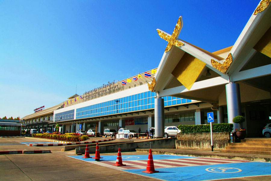 Les touristes peuvent se rendre à Chiang Rai en avion depuis l’aéroport international de Chiang Mai