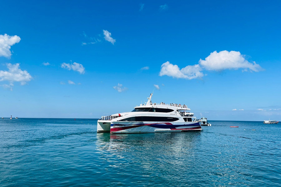 Ferry est un transport pour se rendre à Koh Samui depuis Bangkok