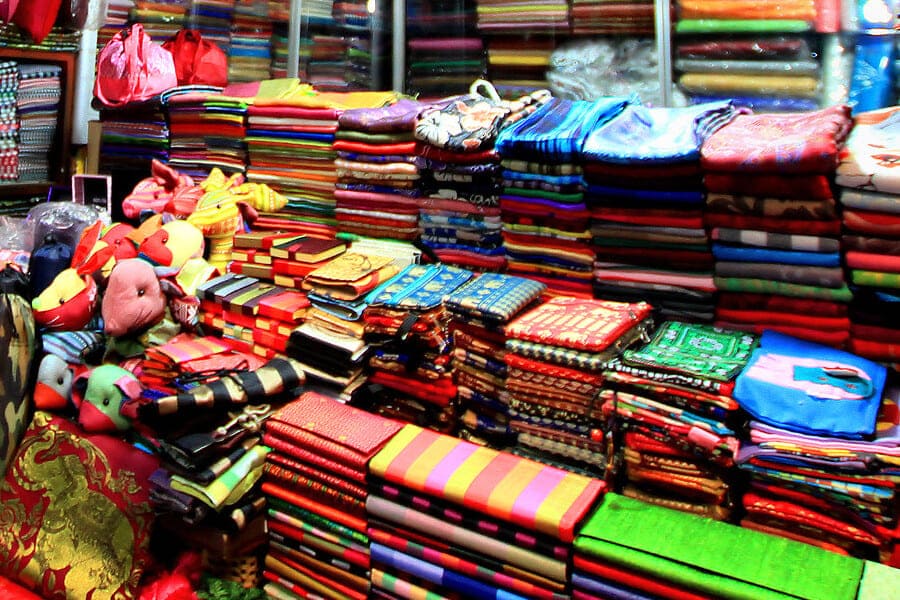 Marché Russe est un passage incontournable du shopping à Phnom Penh pour ceux qui souhaitent voyager au Cambodge en quête d’authenticité