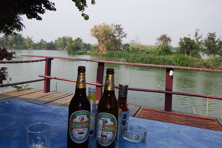 N'oubliez pas d'acheter et de déguster la célèbre bière laotienne à Si Phan Don