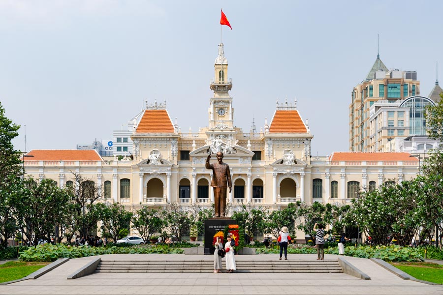 Le siège du Comité populaire de Ho Chi Minh-Ville- Place spacieux