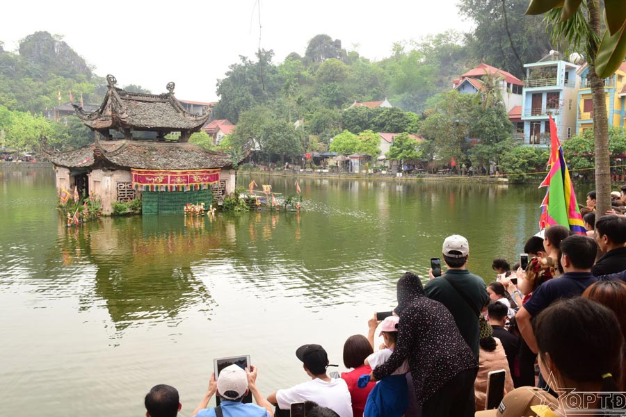 Marionnettes sur l’eau