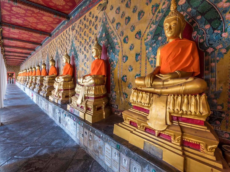 Statues de Bouddha à Wat Arun