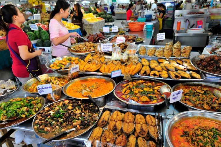 Marché de nourriture nocturne de Vongthong - meilleur marché pour découvrir la cuisine laotienne