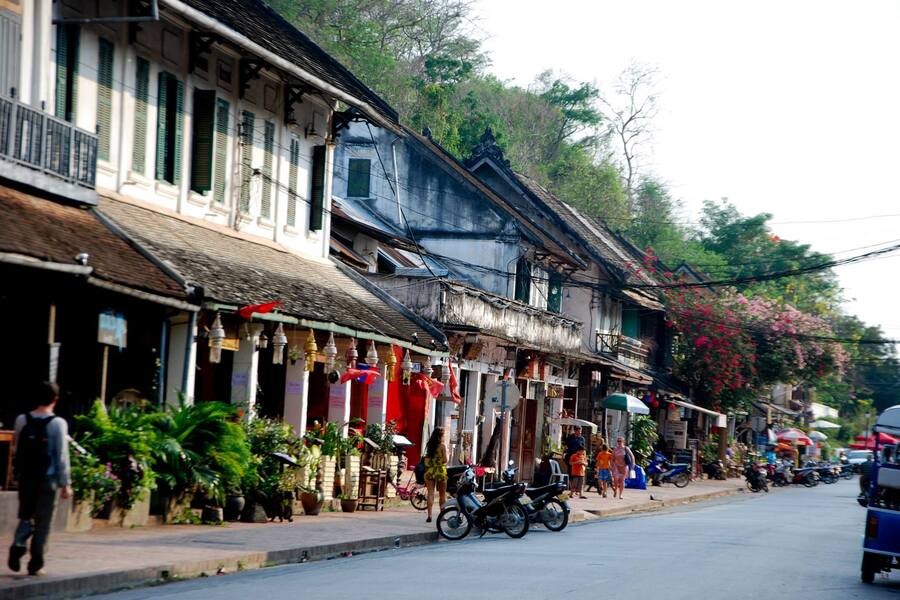 les ruelles du centre historique sont parfaites pour voir le rituel des moines à Luang Prabang