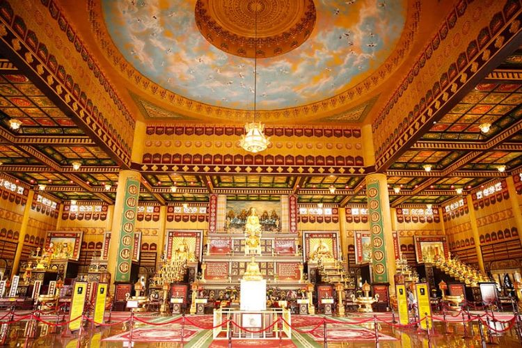 L'intérieur du temple de Dai Nam