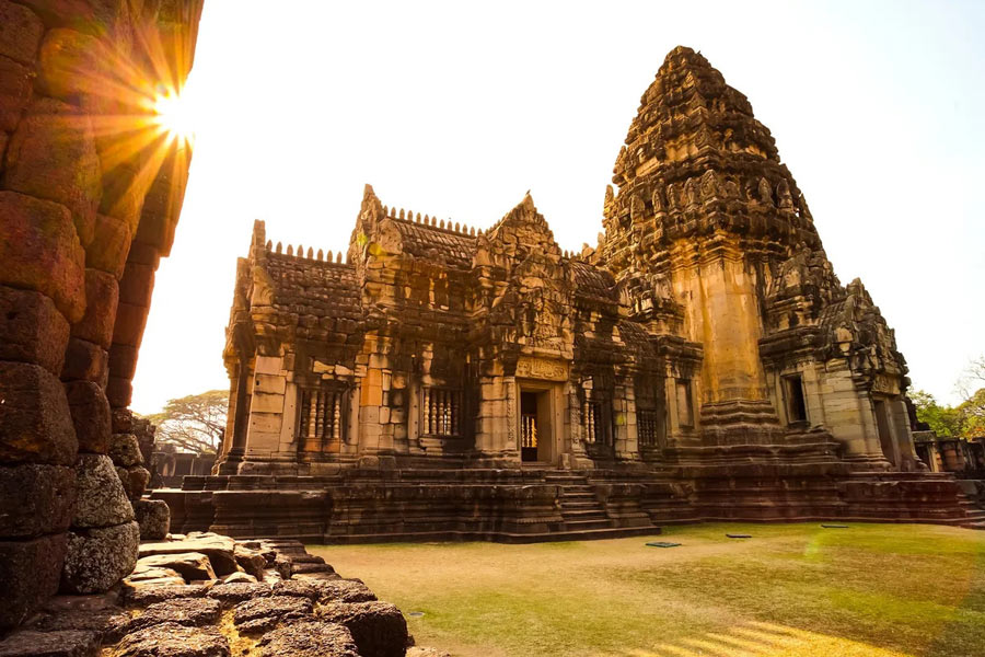 Le parc historique de Phimai - l'une destinations les plus sous - estimées en Thaïlande