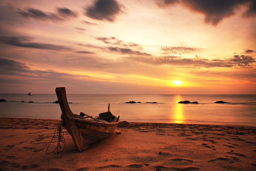 Coucher de soleil en mer sur l'île de Koh Lanta