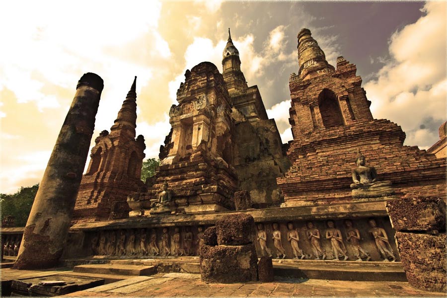 Ayutthaya est célèbre pour ses longs bâtiments historiques