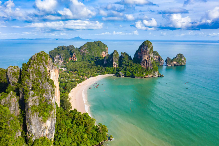 Krabi est célèbre pour ses belles plages