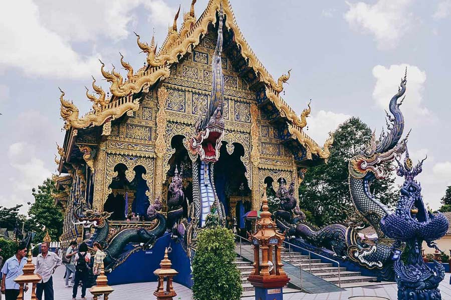 Célèbre temple bleu à Chiangrai