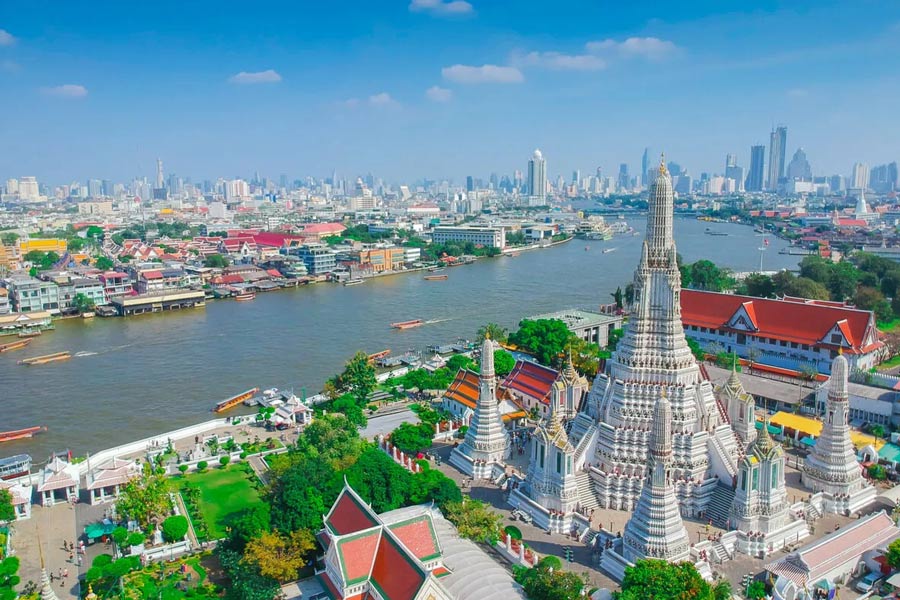 Bangkok avec l'agitation des gens et des touristes