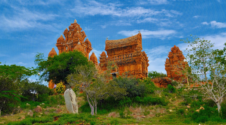 La tour Ninh Thuan Cham est l'une des œuvres architecturales uniques de l'ethnie Cham au Vietnam