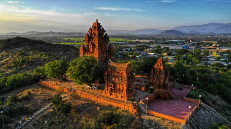 La terre de Ninh Thuan porte le souffle de la culture Cham encore vivante et intacte.