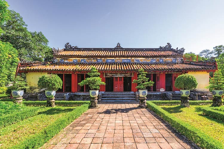 La beauté architecturale du tombeau du roi Gia Long