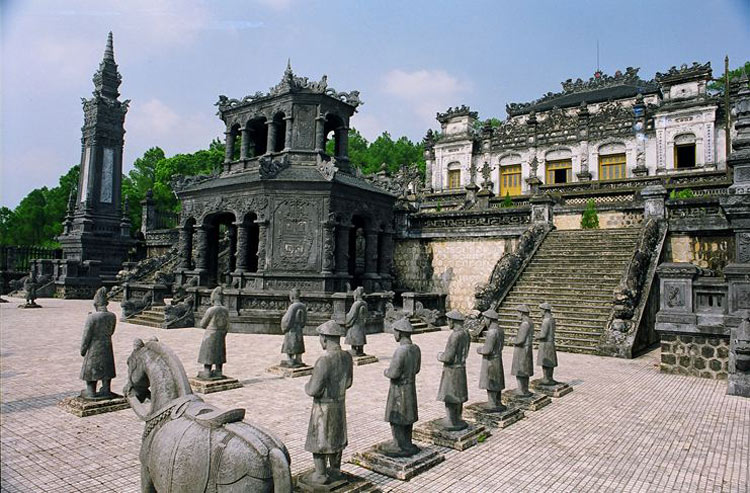 La beauté architecturale du mausolée du  roi  Khai Dinh