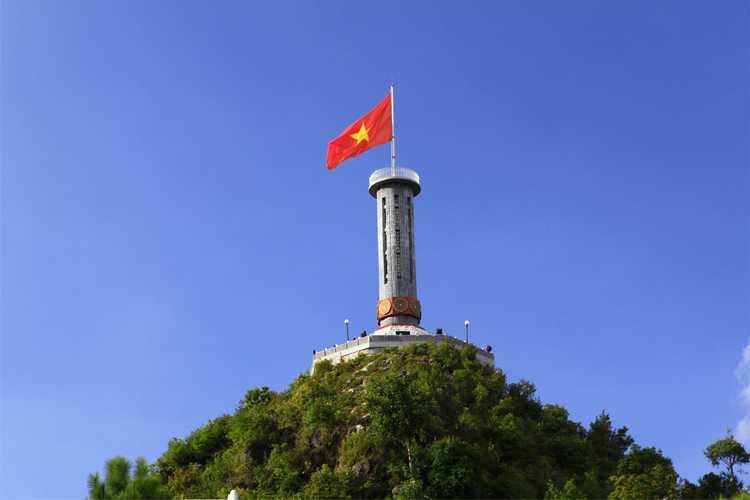 La tour du drapeau de Lung Cu