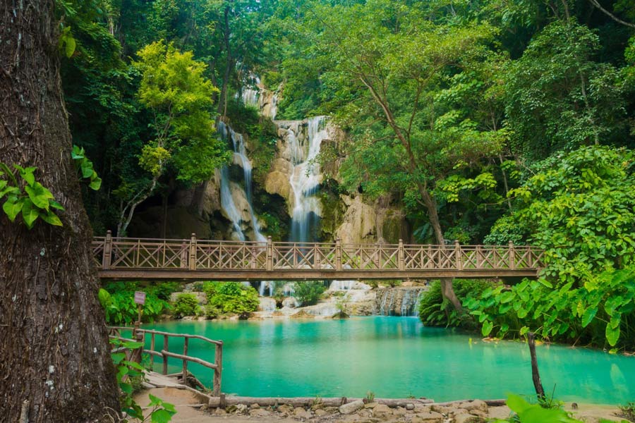 Traverser la frontière entre le Laos et le Cambodge pour contempler la cascade de Kuang Si